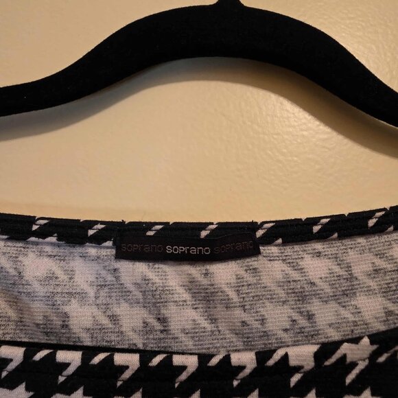 Soprano Peplum Black/White Dress 6 - Picture 3 of 4